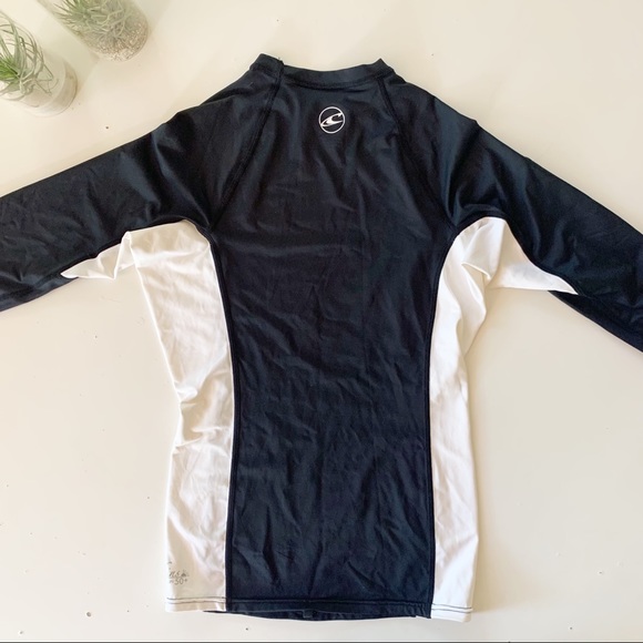 O’Neill Woman’s Long Sleeve Rash Guard - Picture 8 of 16